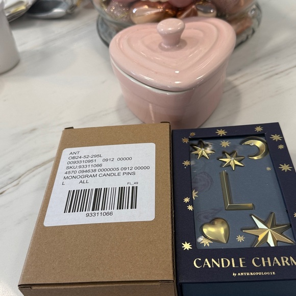 Decorative “L” candle charm - Picture 2 of 4